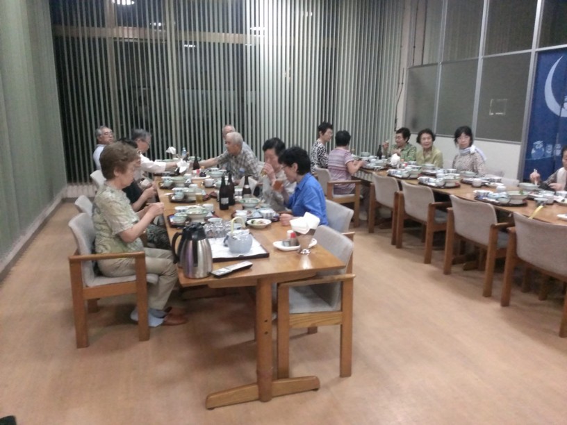 ホテルでの夕食の様子