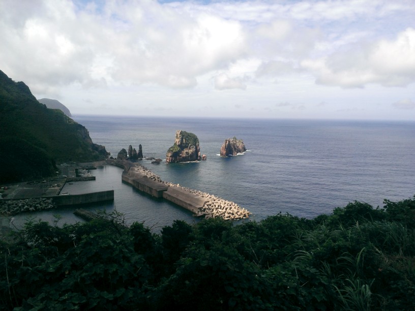 前の平展望所から望む海岸