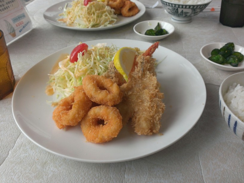 特産の「たかえび」をふんだんに使用した昼食