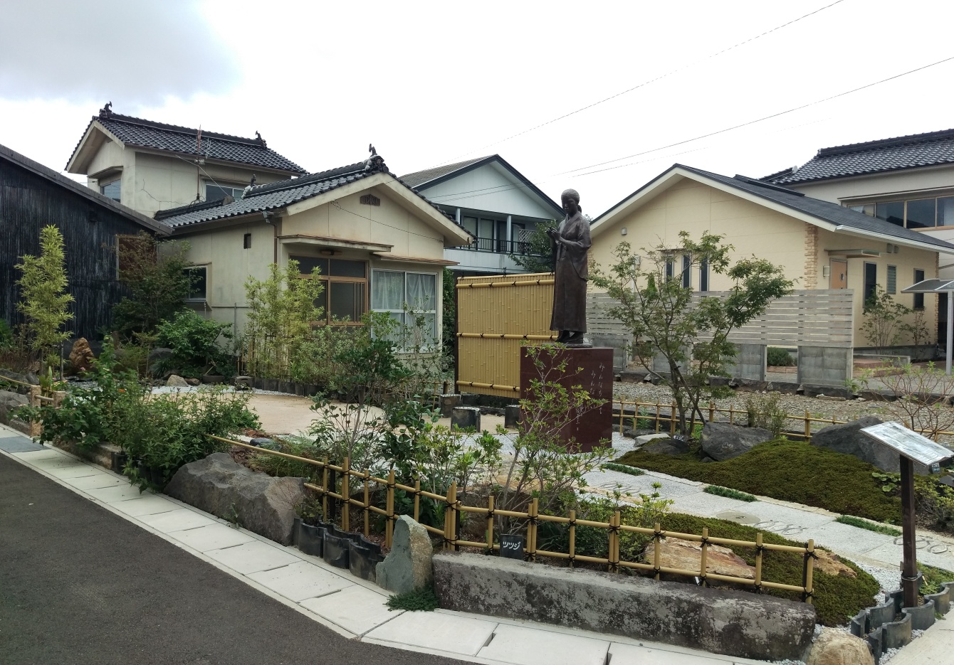 みすゞ銅像