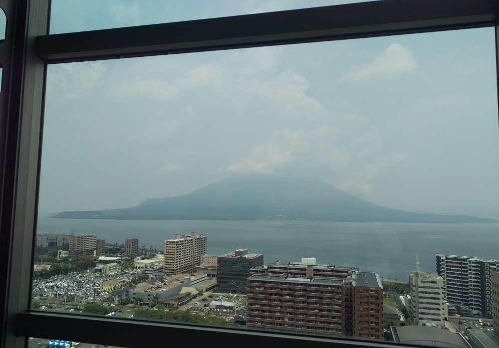 県庁展望所から望む桜島