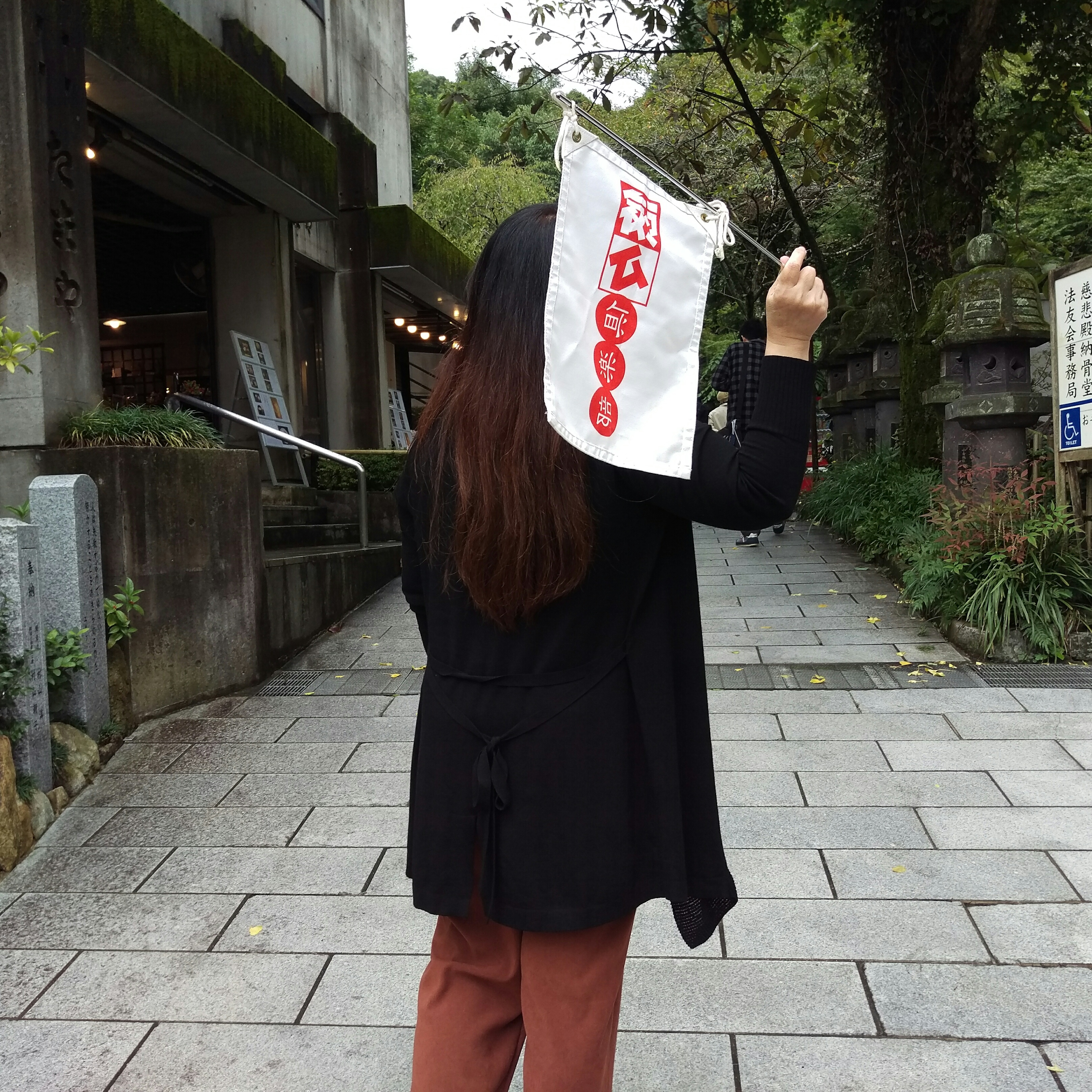 ガイド役の平山支配人