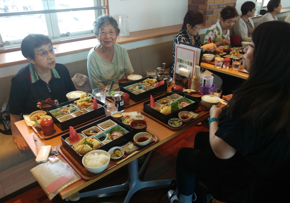 昼食の様子