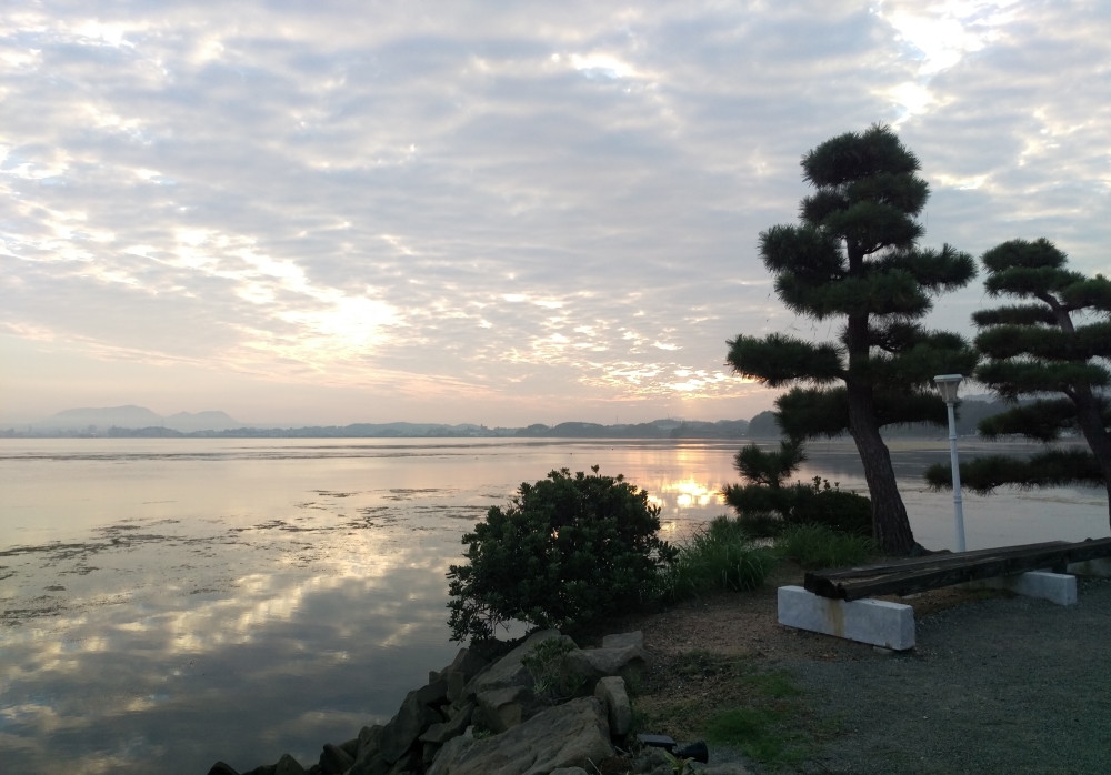 宍道湖にのぼる朝日