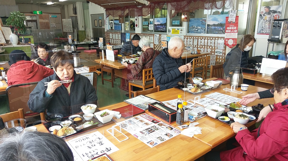 お楽しみ昼食の様子