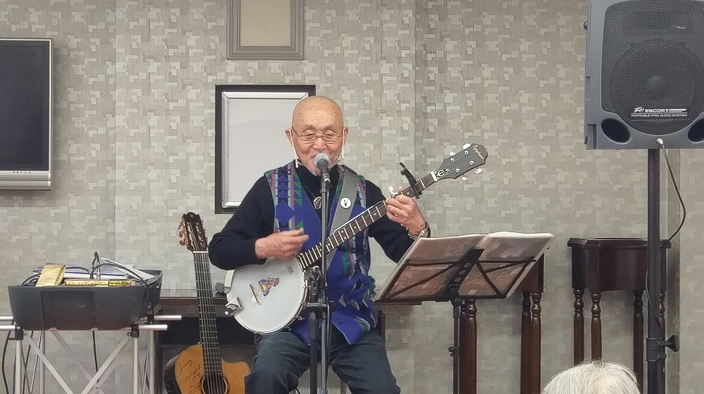 バンジョーの演奏も