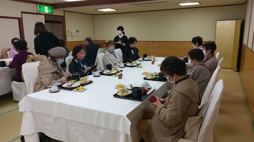 昼食の様子
