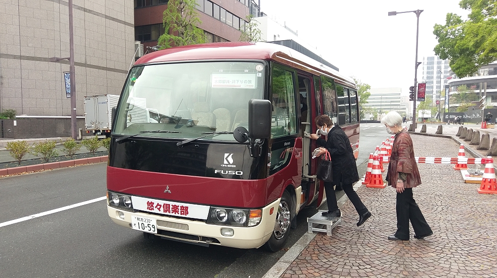 市民会館前にて