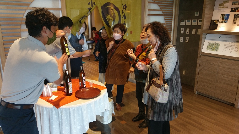 大口酒造さんでの試飲の様子