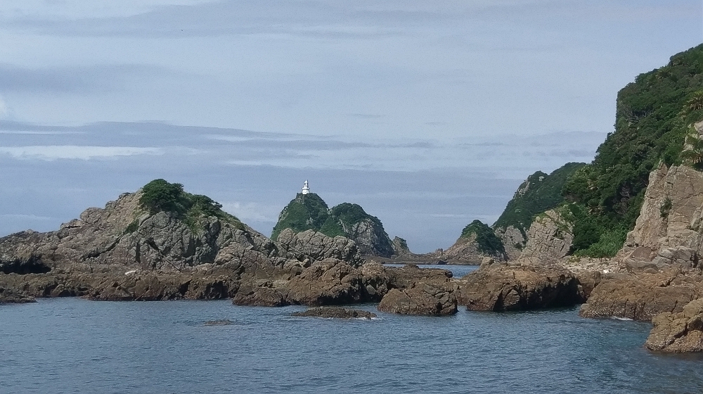 海上からの佐多岬灯台