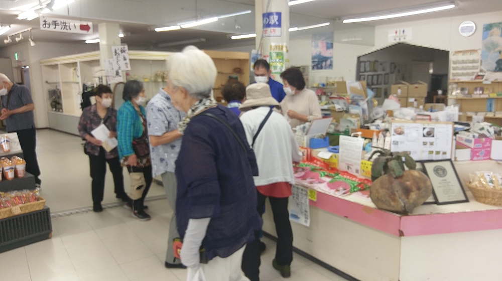 桜島物産館でのショッピング