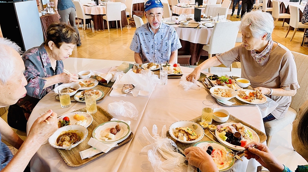 ホルトでの昼食の様子