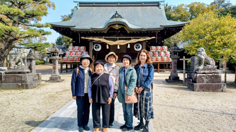 本殿の前で記念写真 本殿の前で記念写真