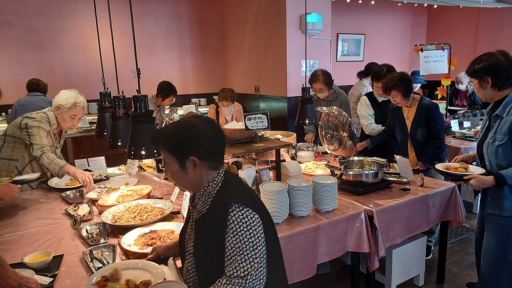 レストランフォンターナでのバイキング レストランフォンターナでのバイキング